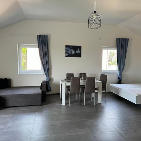 Apartman Byt 75M2 Klid Priroda Pro Rodinu Prague Exterior photo