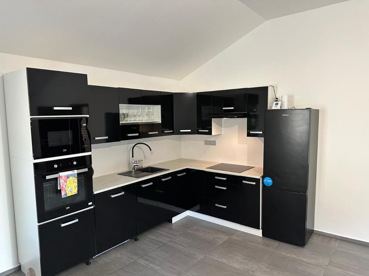 Apartman Byt 75M2 Klid Priroda Pro Rodinu Prague Exterior photo